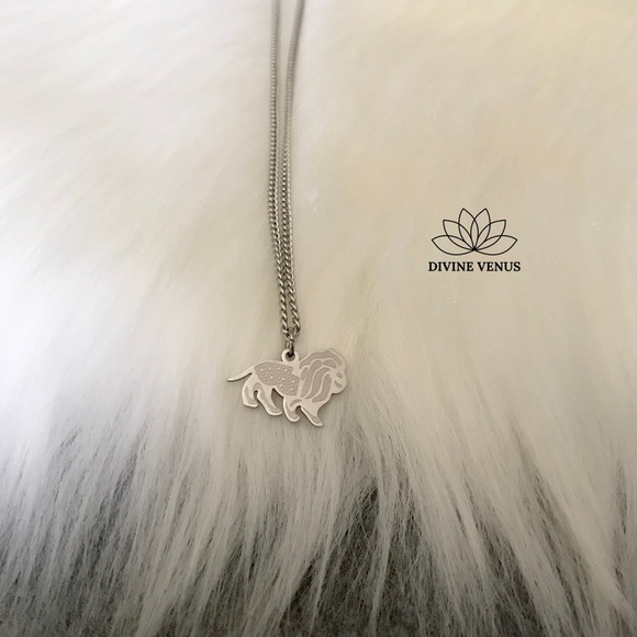 Lion Pendant Necklace - Stainless Steel - Picture 3 of 5